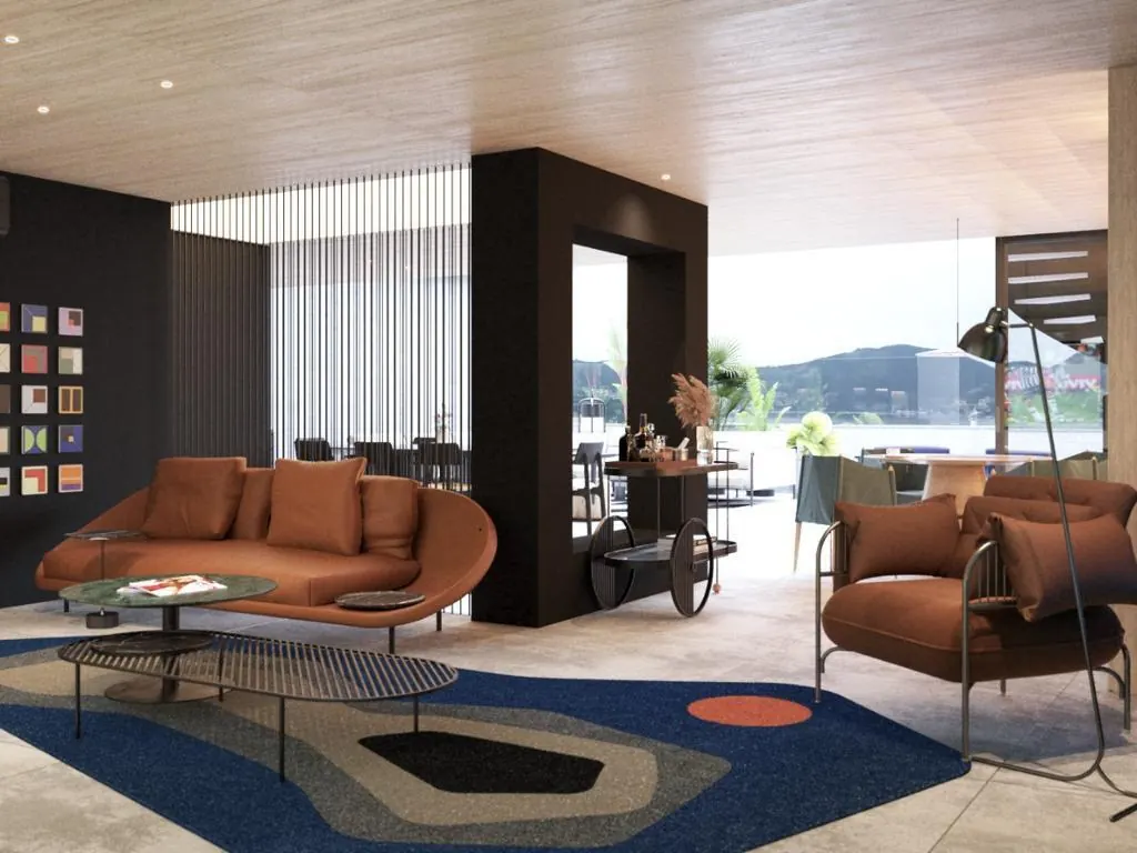 Estar contínuo com sofá curvo terracota, painel ripado e vista para a orla.